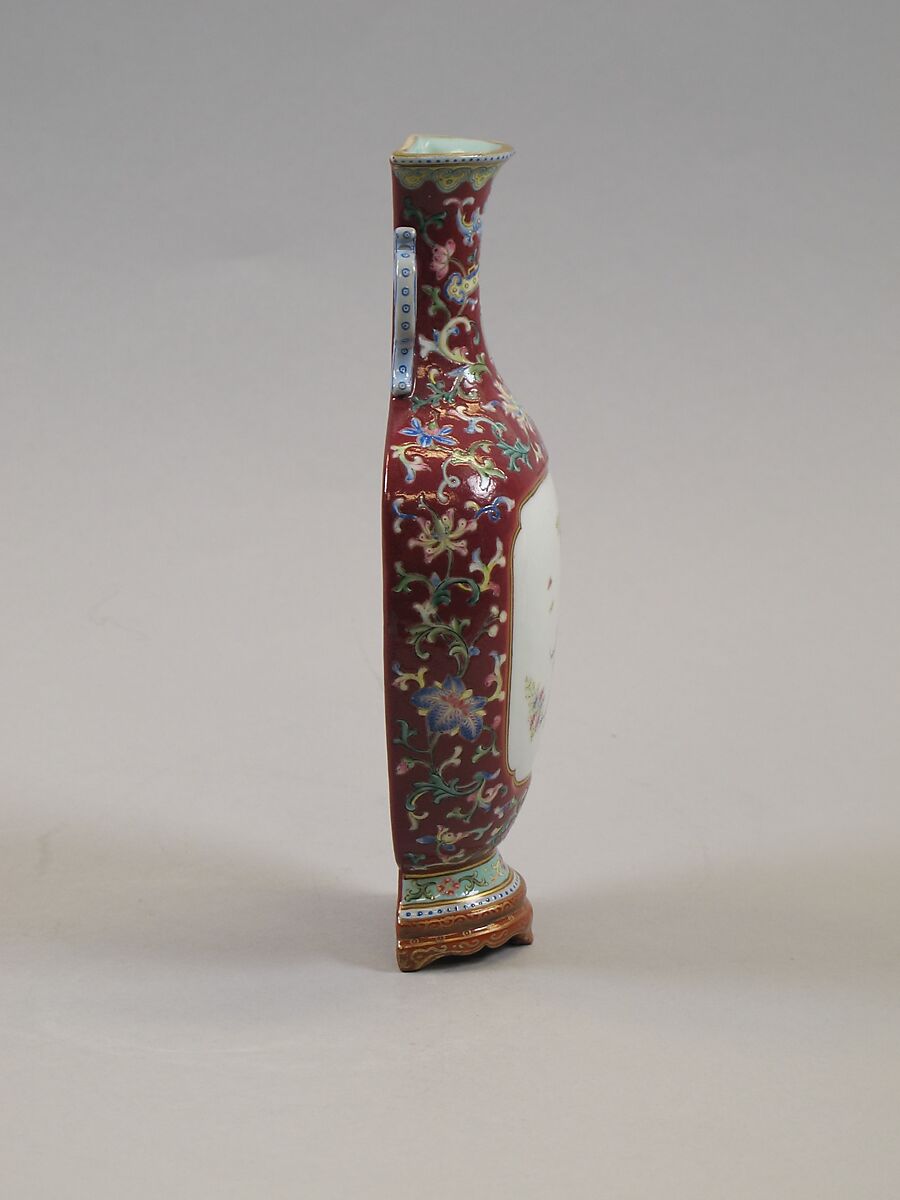 Wall Vase, Porcelain with colored enamels, China