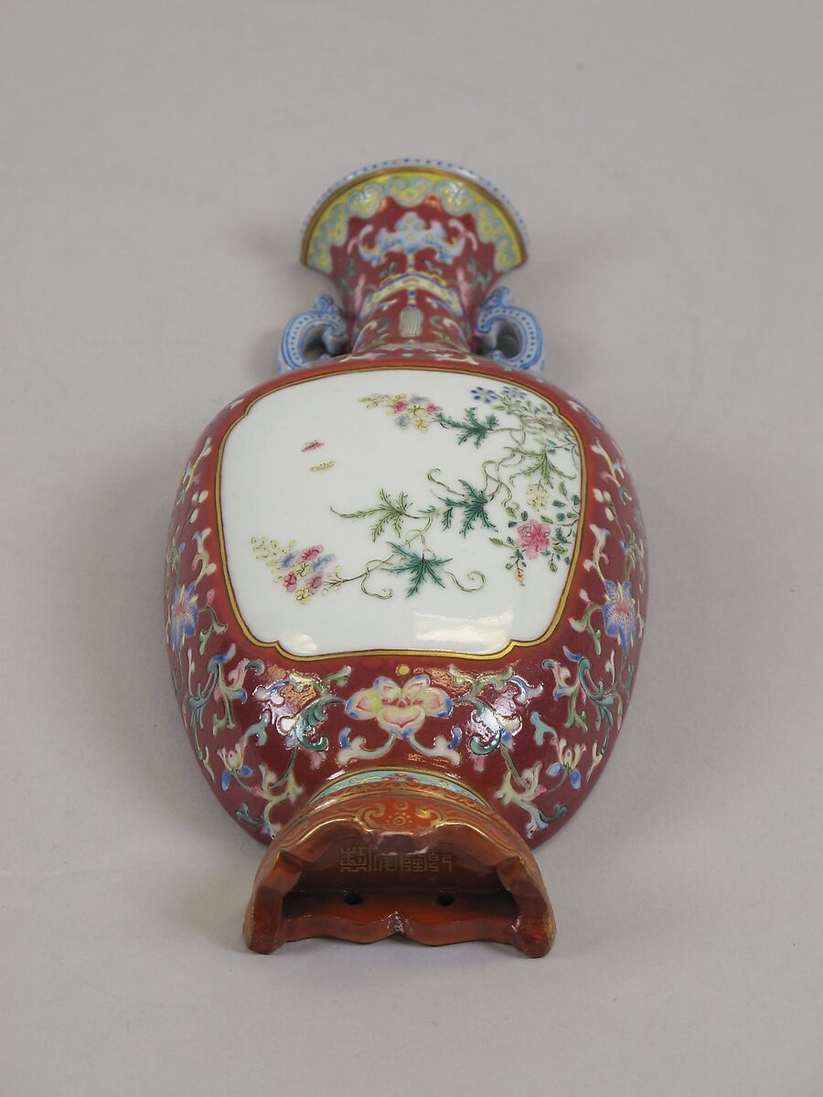 Wall Vase, Porcelain with colored enamels, China