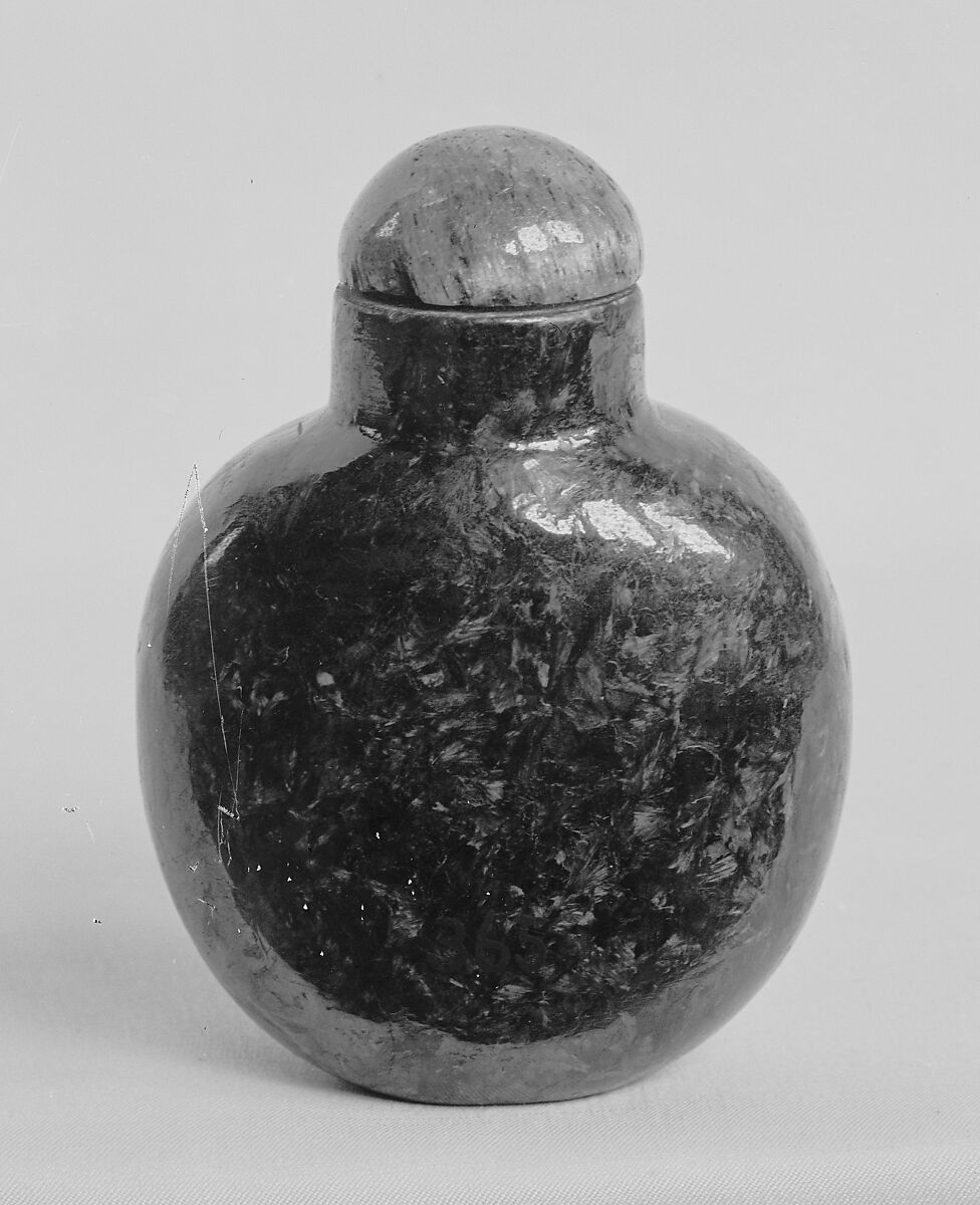 Snuff bottle with stopper, Jadeite, China 