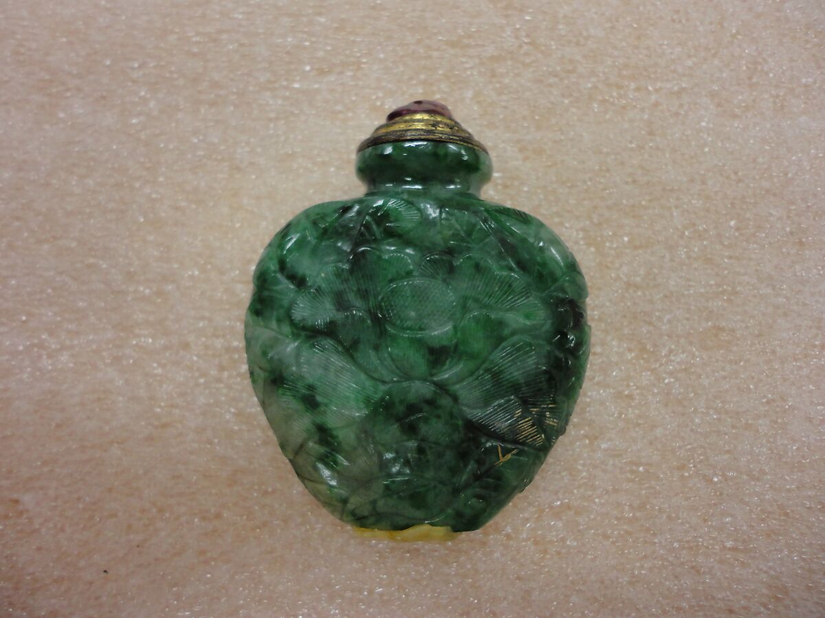 Snuff bottle with stopper, Mottled green jadeite, China 