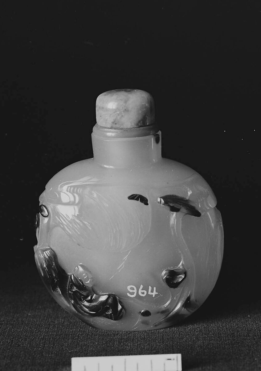 Snuff bottle with stopper, Agate, jadeite, China 