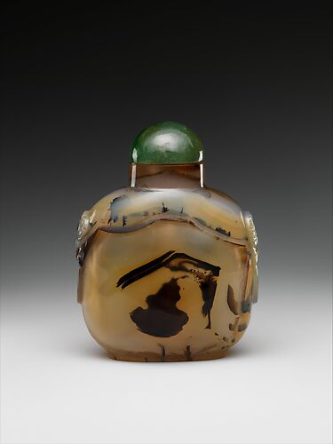 Snuff bottle with gourd on a trellis