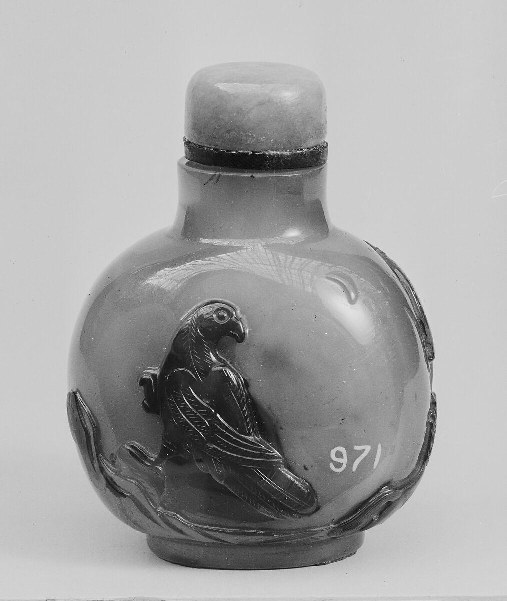 Snuff bottle with stopper, Agate, jadeite, China 