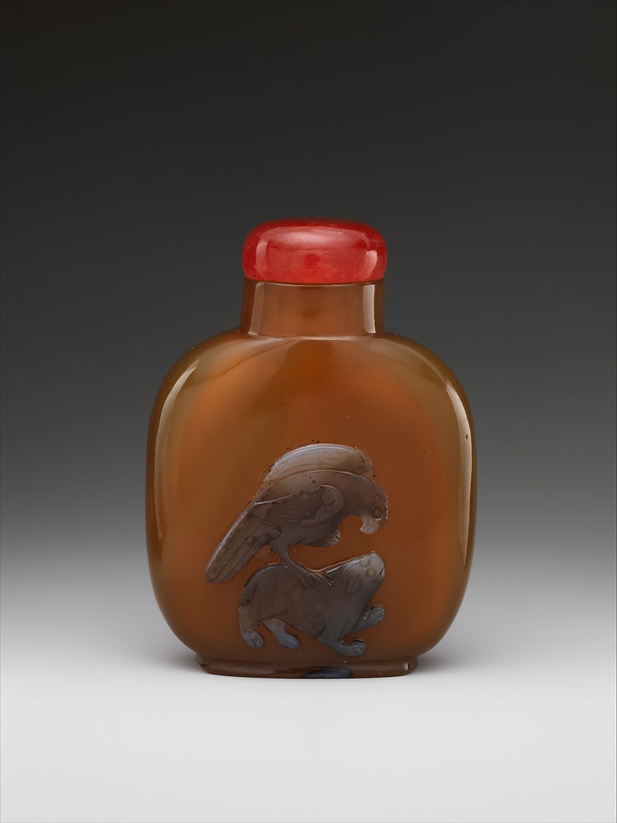 Snuff bottle with eagle and bear, Chalcedony, China 