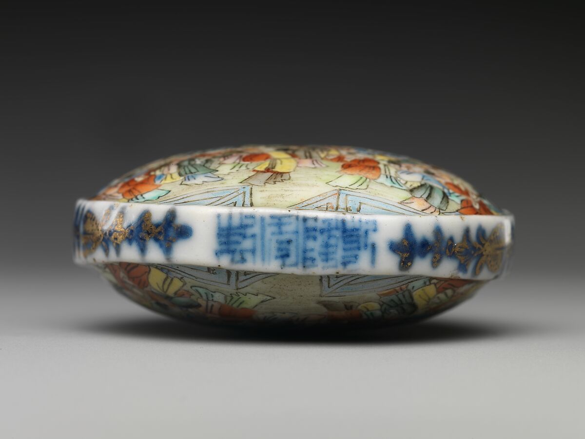 Snuff Bottle with Hundred Beauties, Porcelain with overglaze enamel colors, coral stopper, China