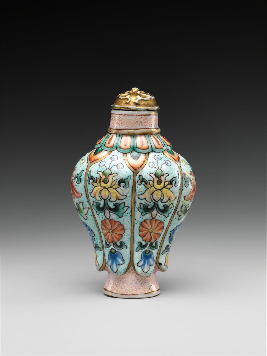 Snuff bottle in imitation of painted enamel metalwork, Porcelain painted with overglaze enamels (Jingdezhen ware), China