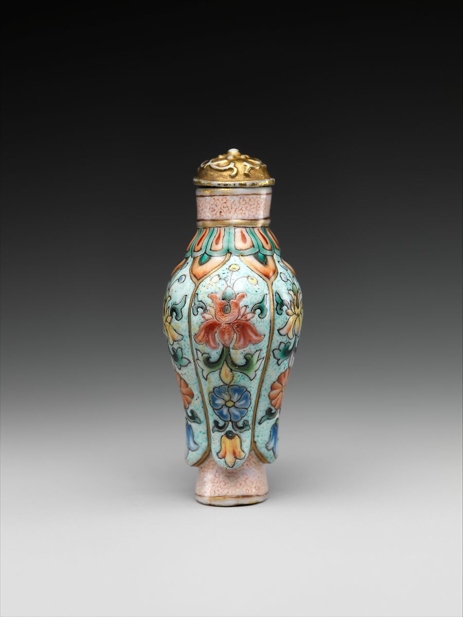 Snuff bottle in imitation of painted enamel metalwork, Porcelain painted with overglaze enamels (Jingdezhen ware), China