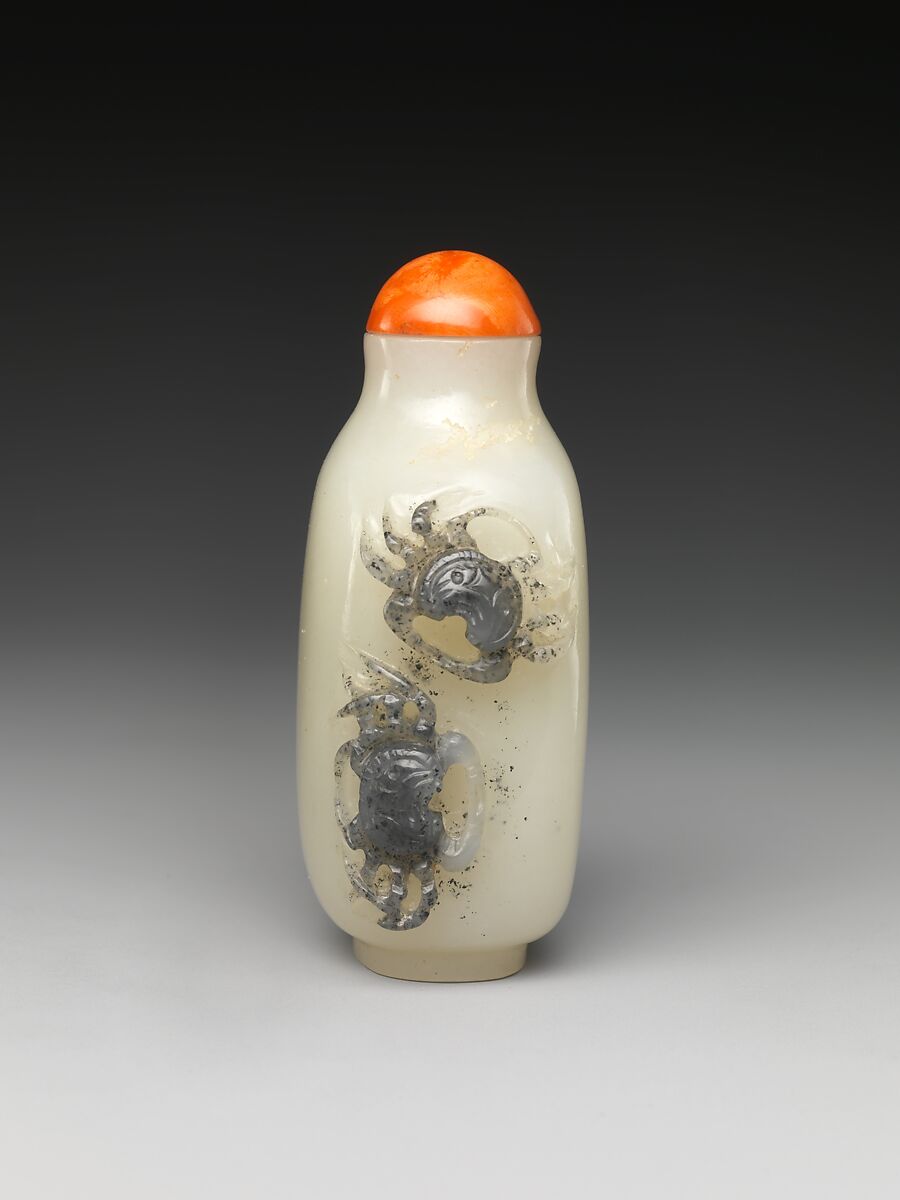 Snuff Bottle with Three Crabs, Nephrite (jade) with coral stopper, China 