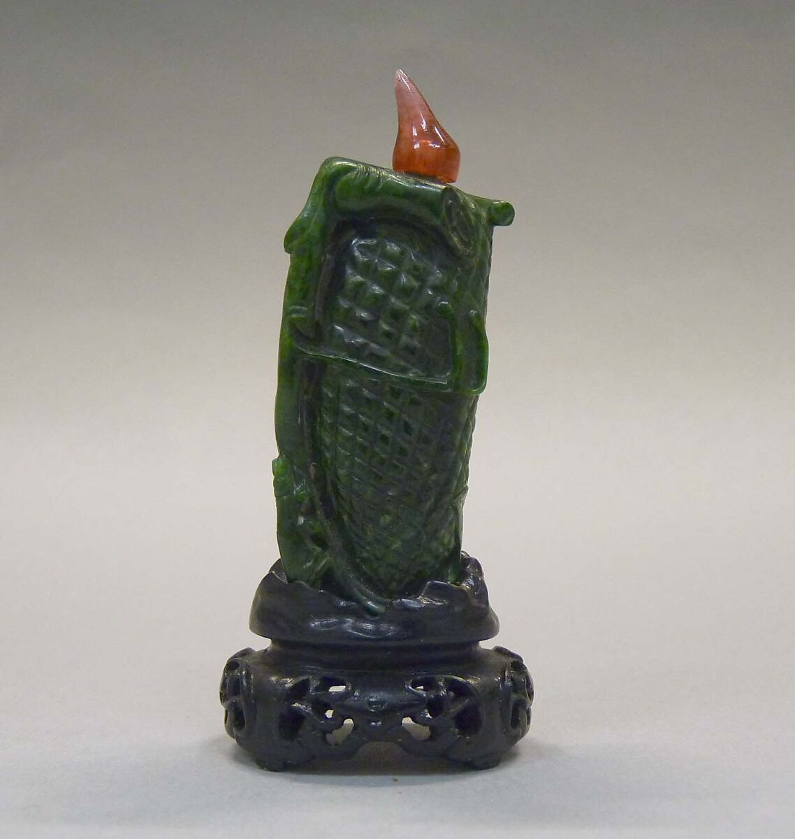 Snuff Bottle, Chloromelanite jadeite with pink glass stopper, China 