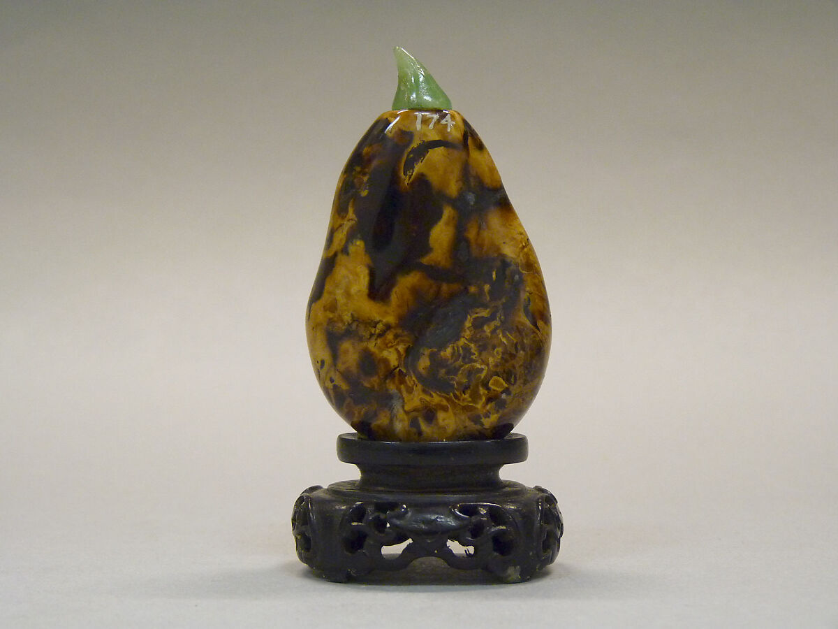 Snuff Bottle with Stopper, Yunan rock amber with glass stopper, China 