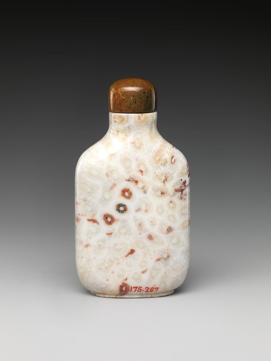 Snuff Bottle, Coral root with amber stopper, China