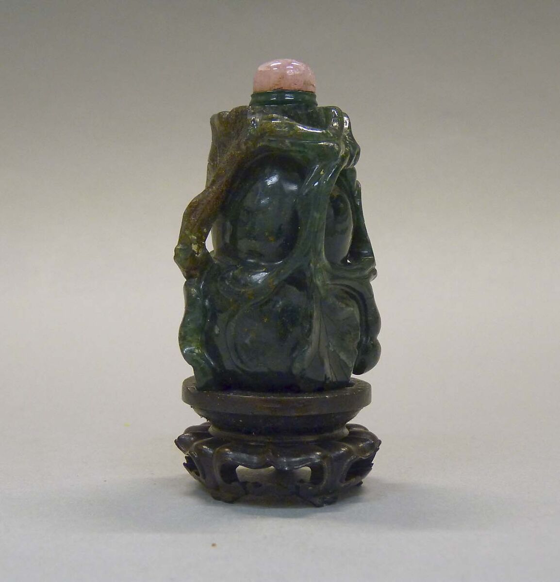 Snuff Bottle, Bloodstone agate with pink tourmaline stopper, China 