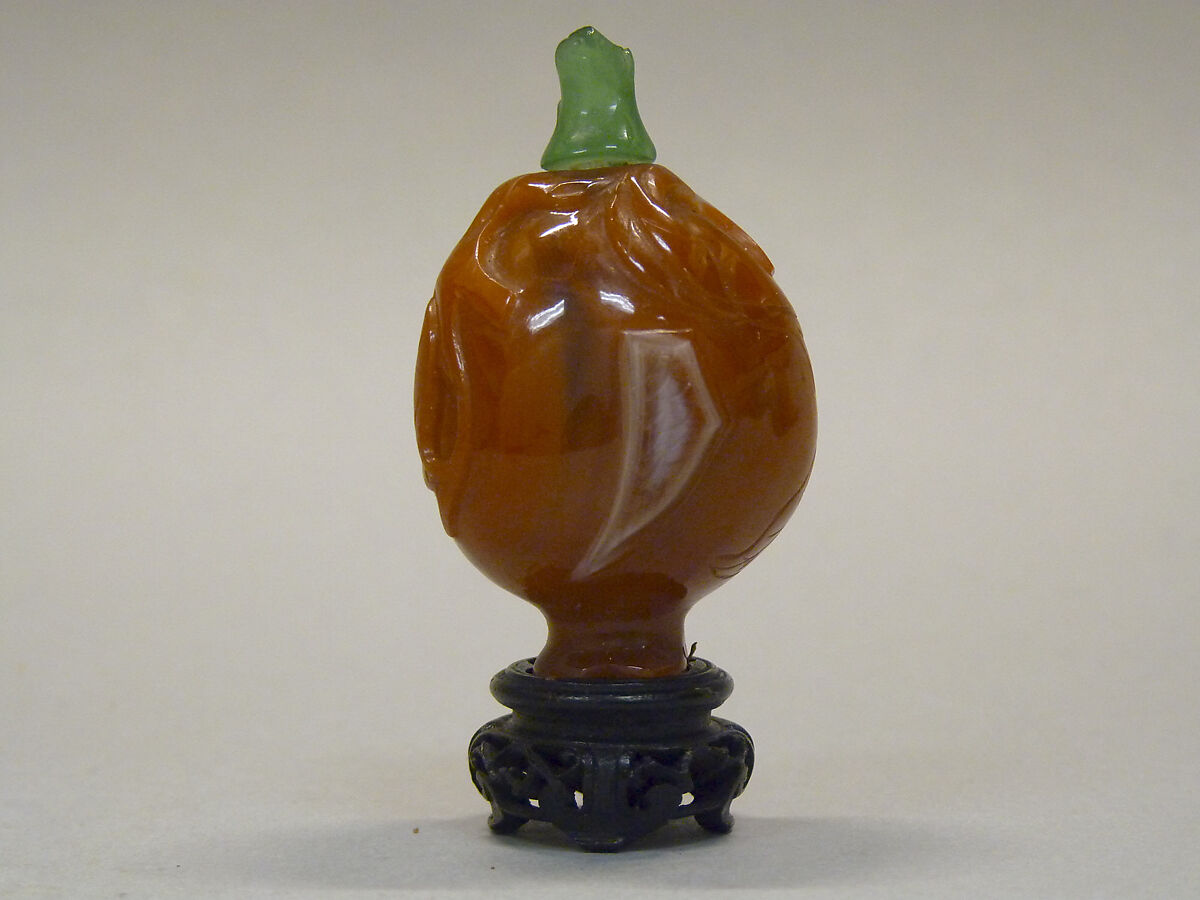 Snuff Bottle, Carnelian agate with green glass stopper, China 