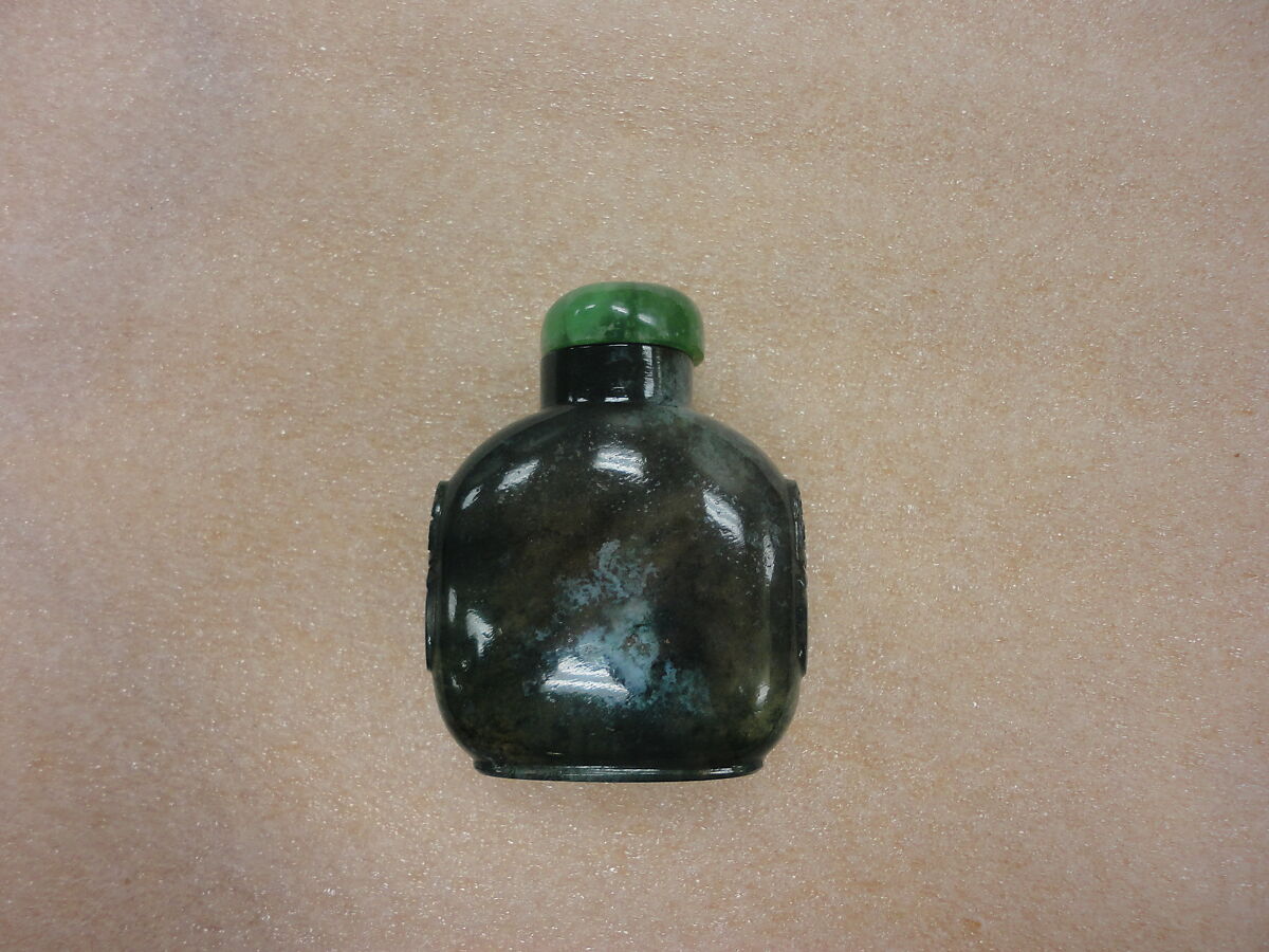 Snuff Bottle, Moss agate with green jadeite stopper, China