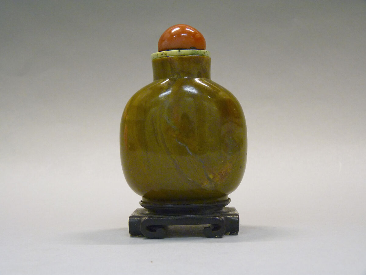 Snuff Bottle, Agate with red glass stopper, China 
