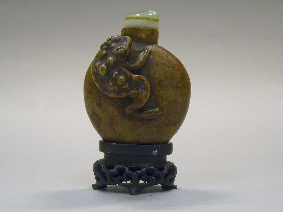Snuff Bottle, Carved from the root of a tree, China 