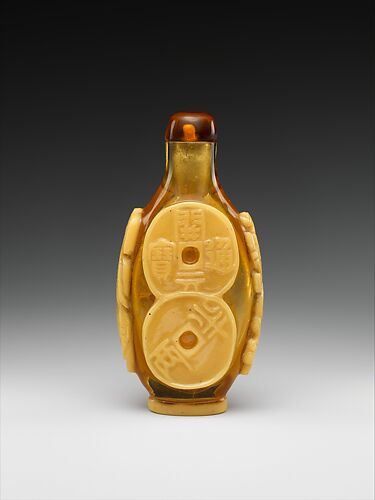Snuff bottle with design of coins