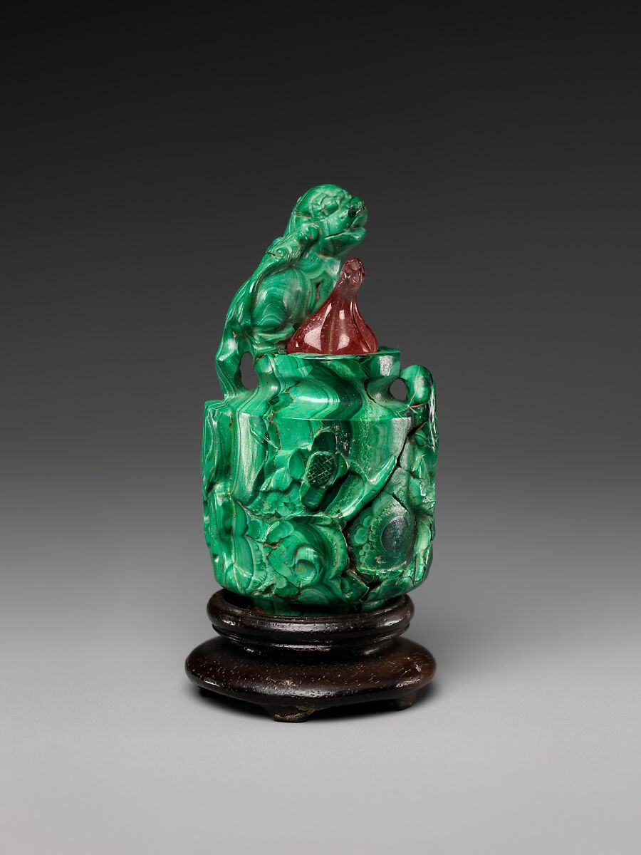 Snuff bottle with lion, Malachite with pink glass stopper, China 