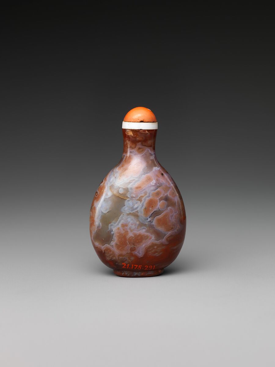 Snuff bottle, Agate with coral stopper, China