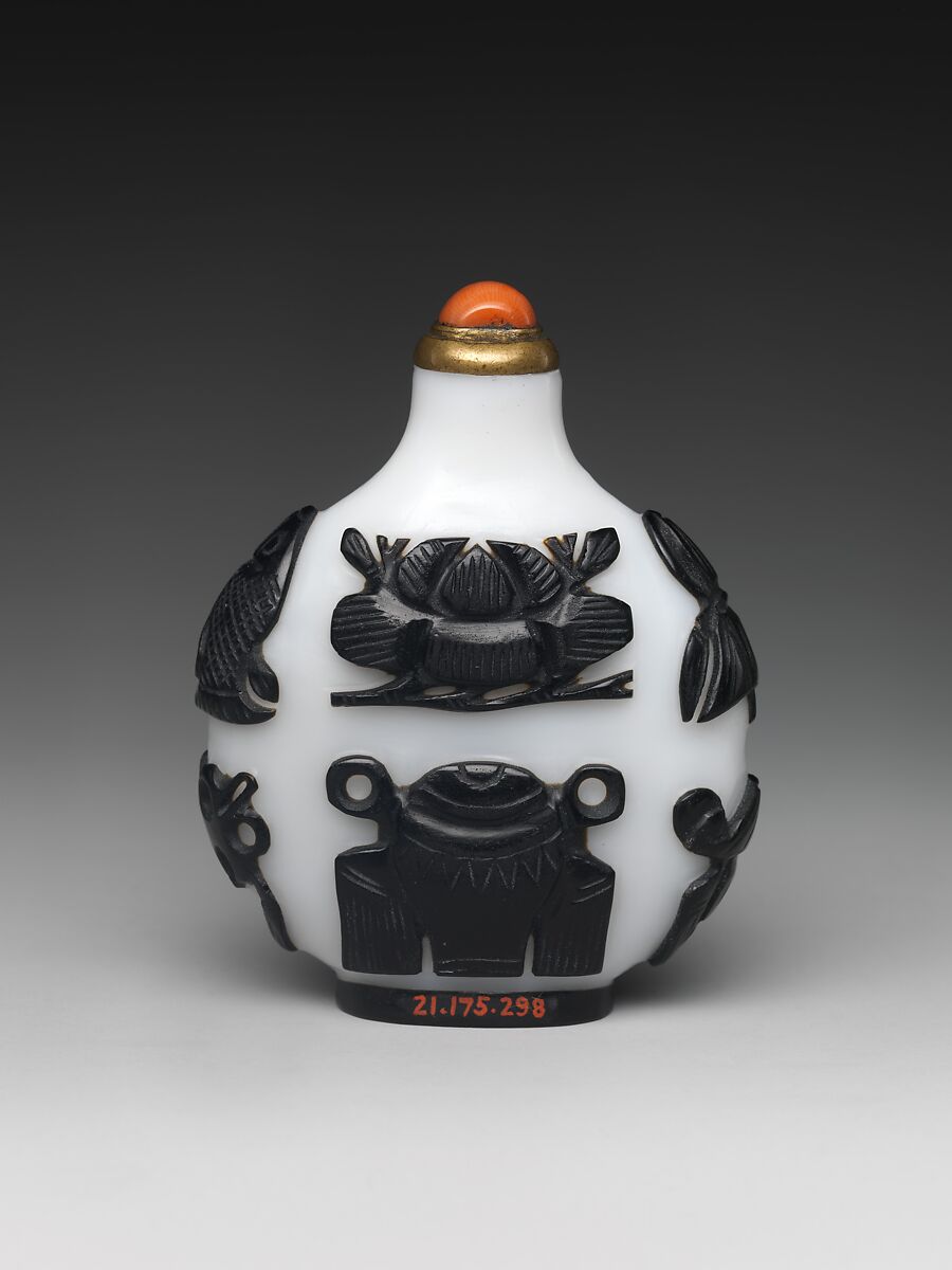 Snuff Bottle, Glass with coral stopper, China