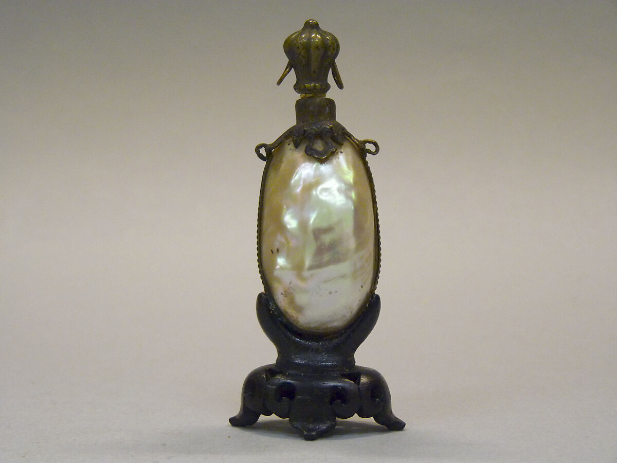 Snuff Bottle, Mother-of-pearl shells with bronze mounting and stopper, China 