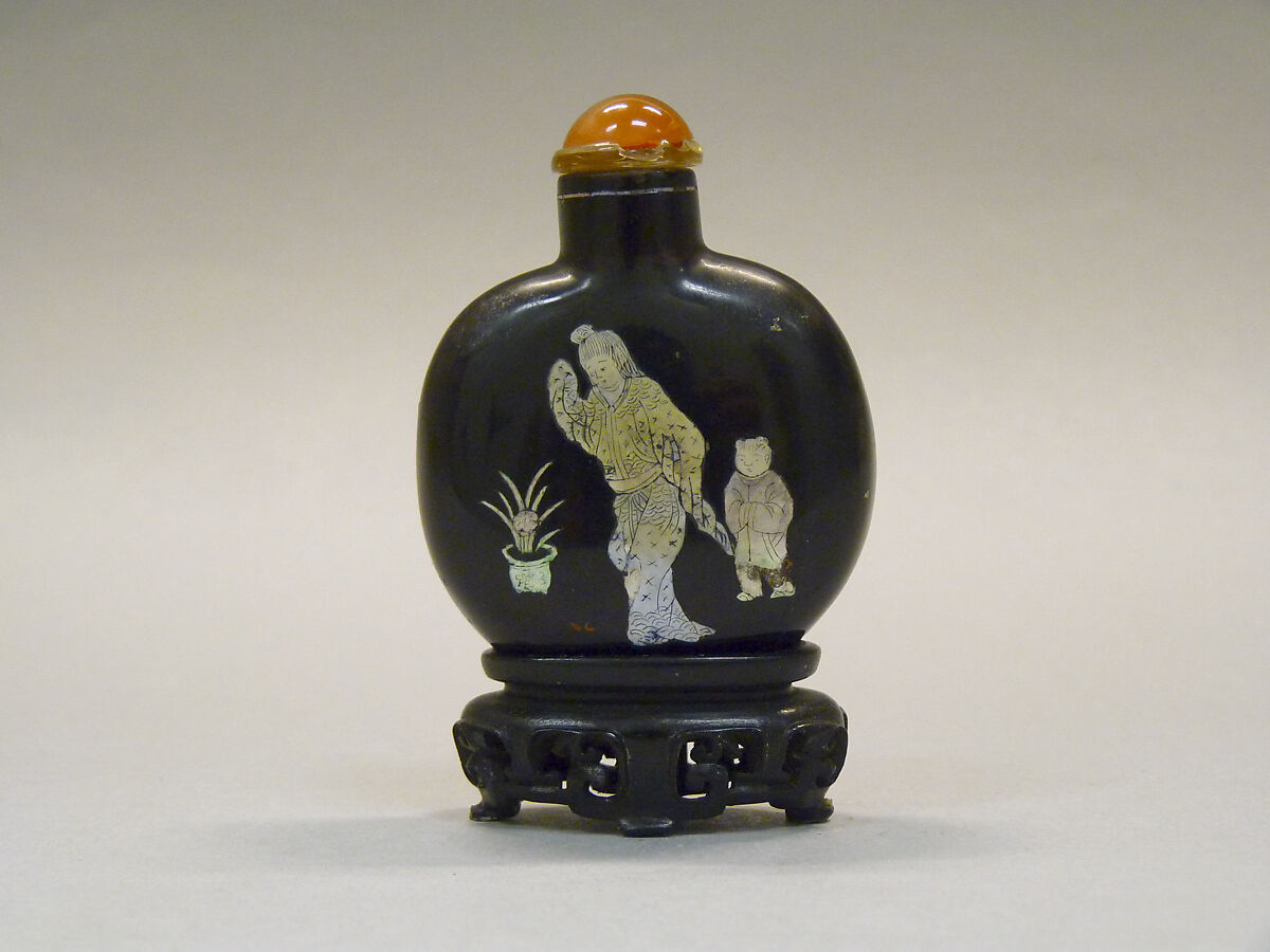 Snuff Bottle, Lacquer inlaid with mother-of-pearl, amber stopper, China 