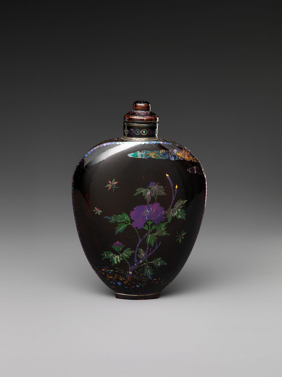 Snuff bottle with woman in a garden, Black lacquer inlaid with mother-of-pearl, China