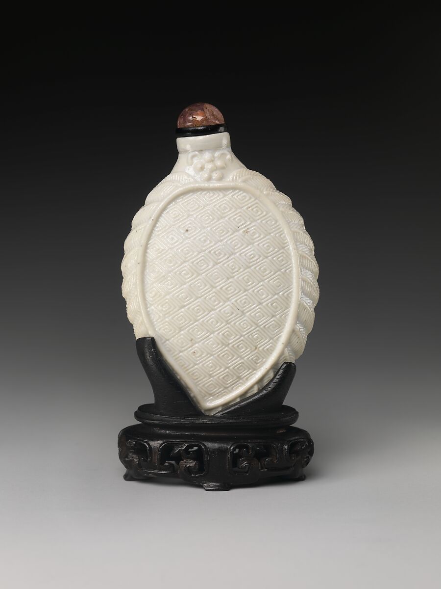 Snuff Bottle in the Shape of a Leaf, White porcelain with pink tourmaline stopper, China 