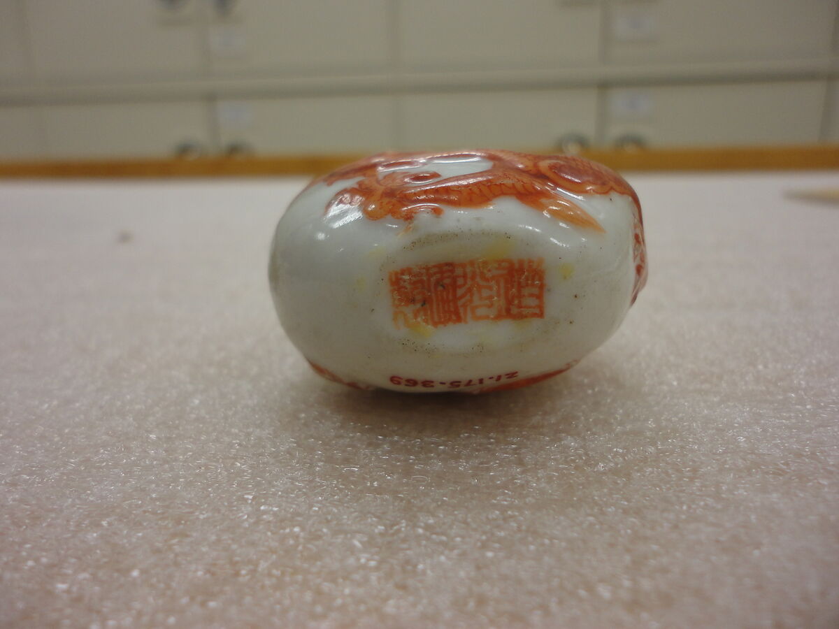 Snuff Bottle, Porcelain with stone stopper, China