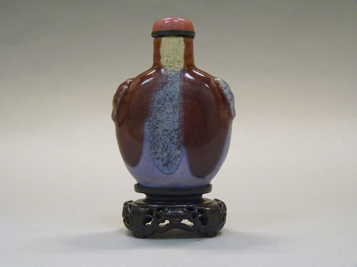 Snuff bottle in imitation of painted enamel metalwork, China, Qing  dynasty (1644–1911), Qianlong period (1736–95)