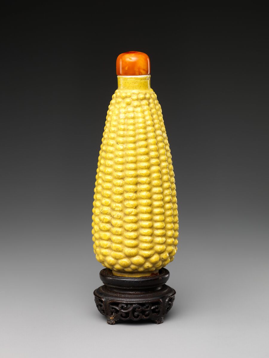 Snuff bottle in the shape of an ear of corn, Porcelain with yellow glaze (Jingdezhen ware) and amber stopper, China 
