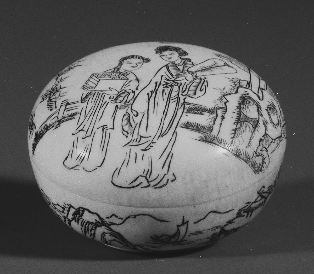 Pill box, Ivory, China 