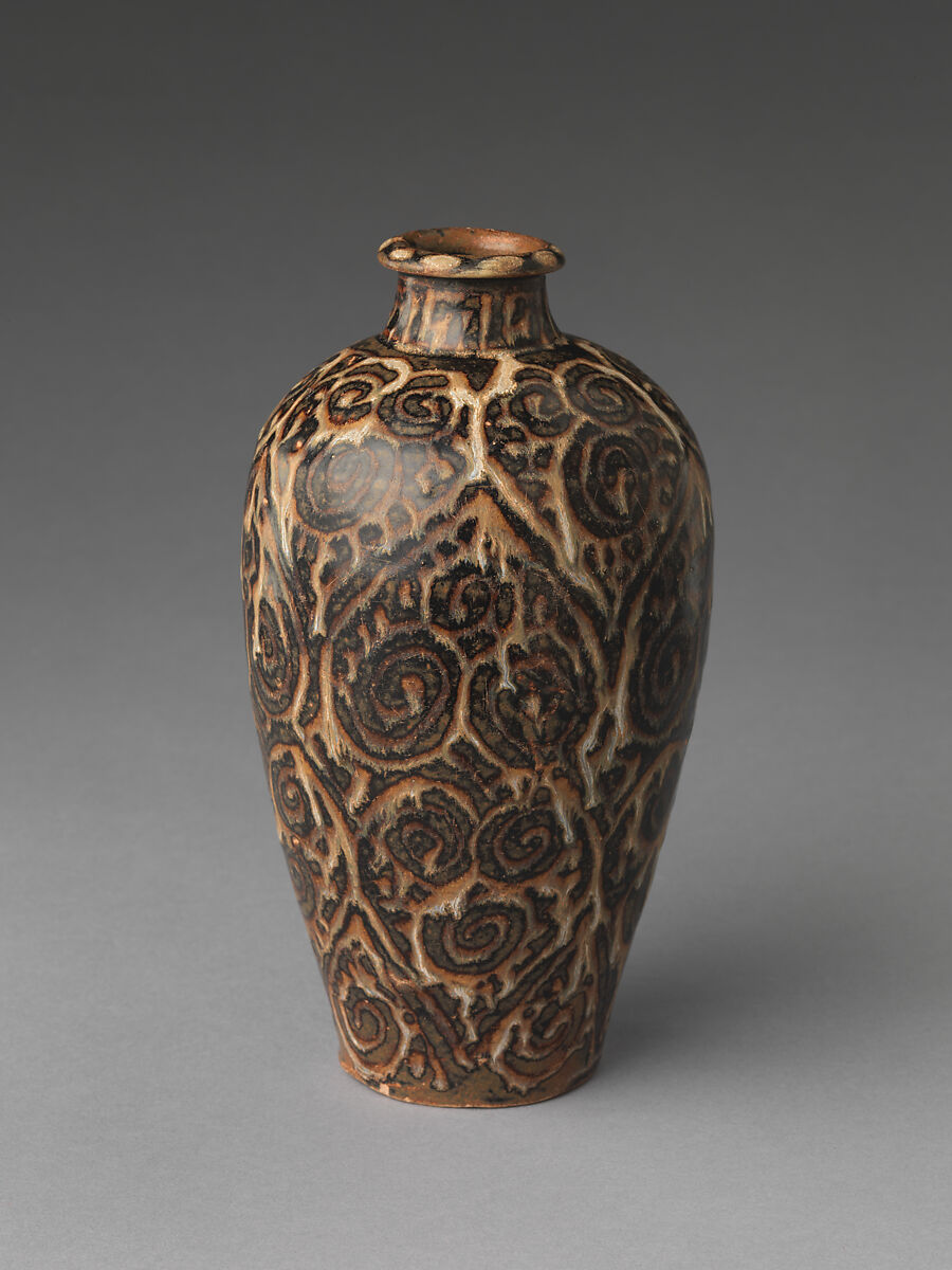 Bottle with cloud scrolls, Stoneware with painted decoration on brown glaze (Jizhou ware), China 