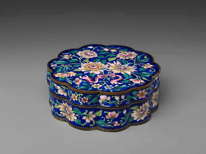 Box with lotus bundles