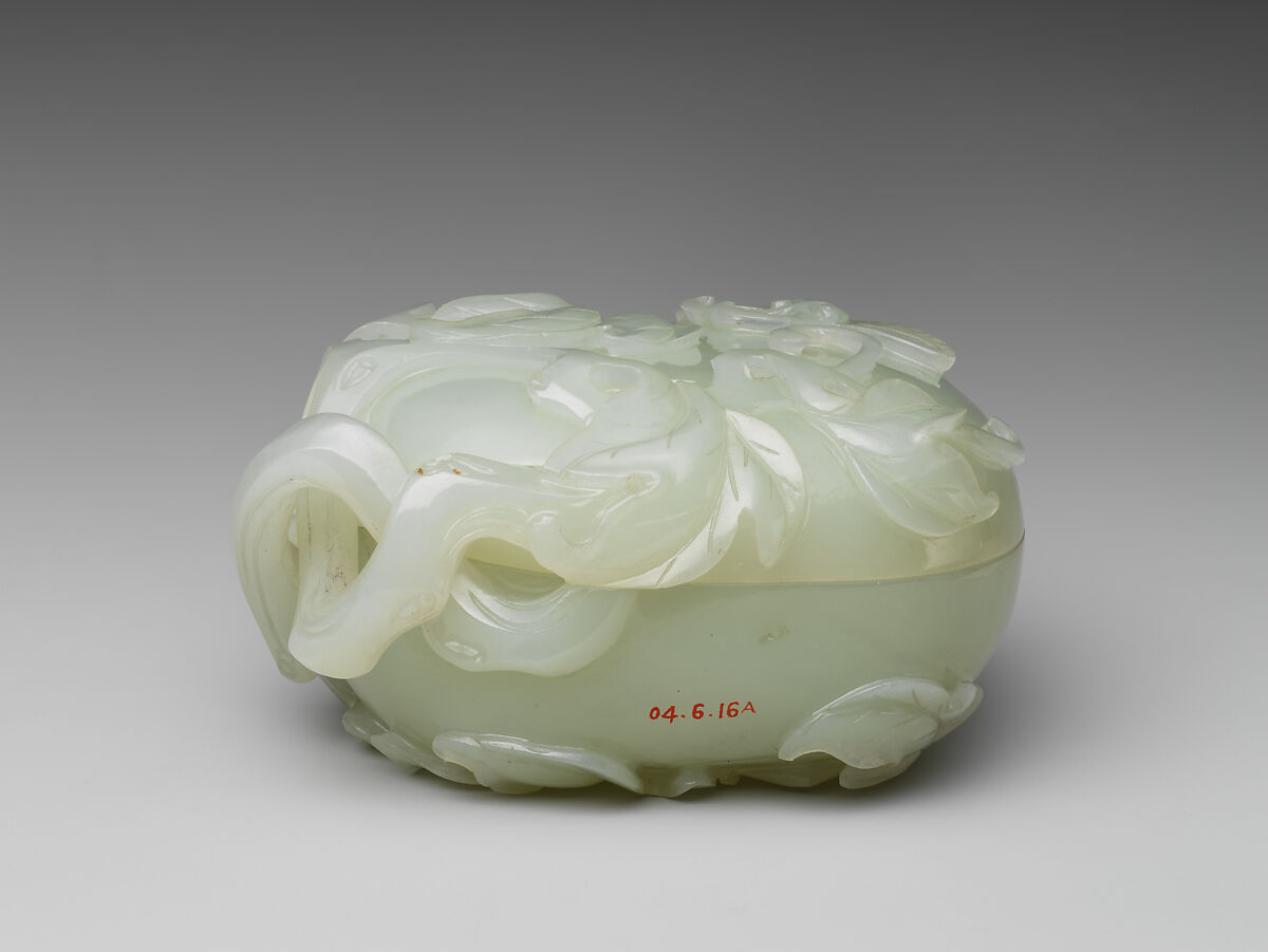 Covered box with interlocking loop handles, Jade (nephrite), China