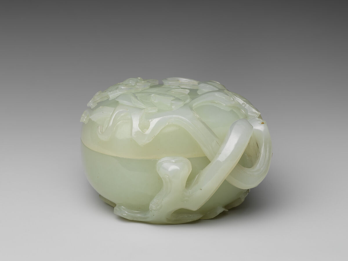 Covered box with interlocking loop handles, Jade (nephrite), China