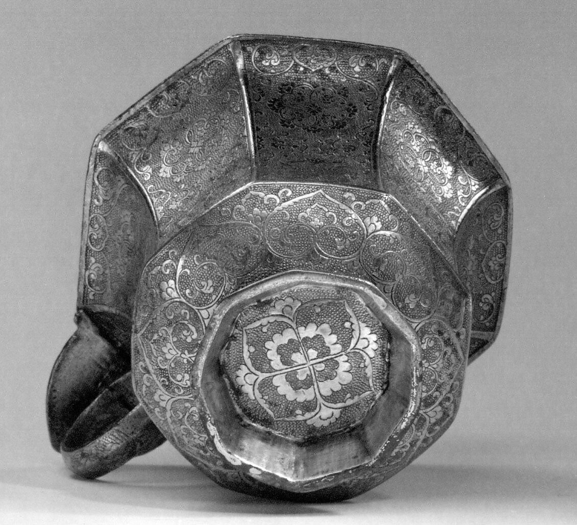 Octagonal cup with ring handle, Silver with parcel gilding, China