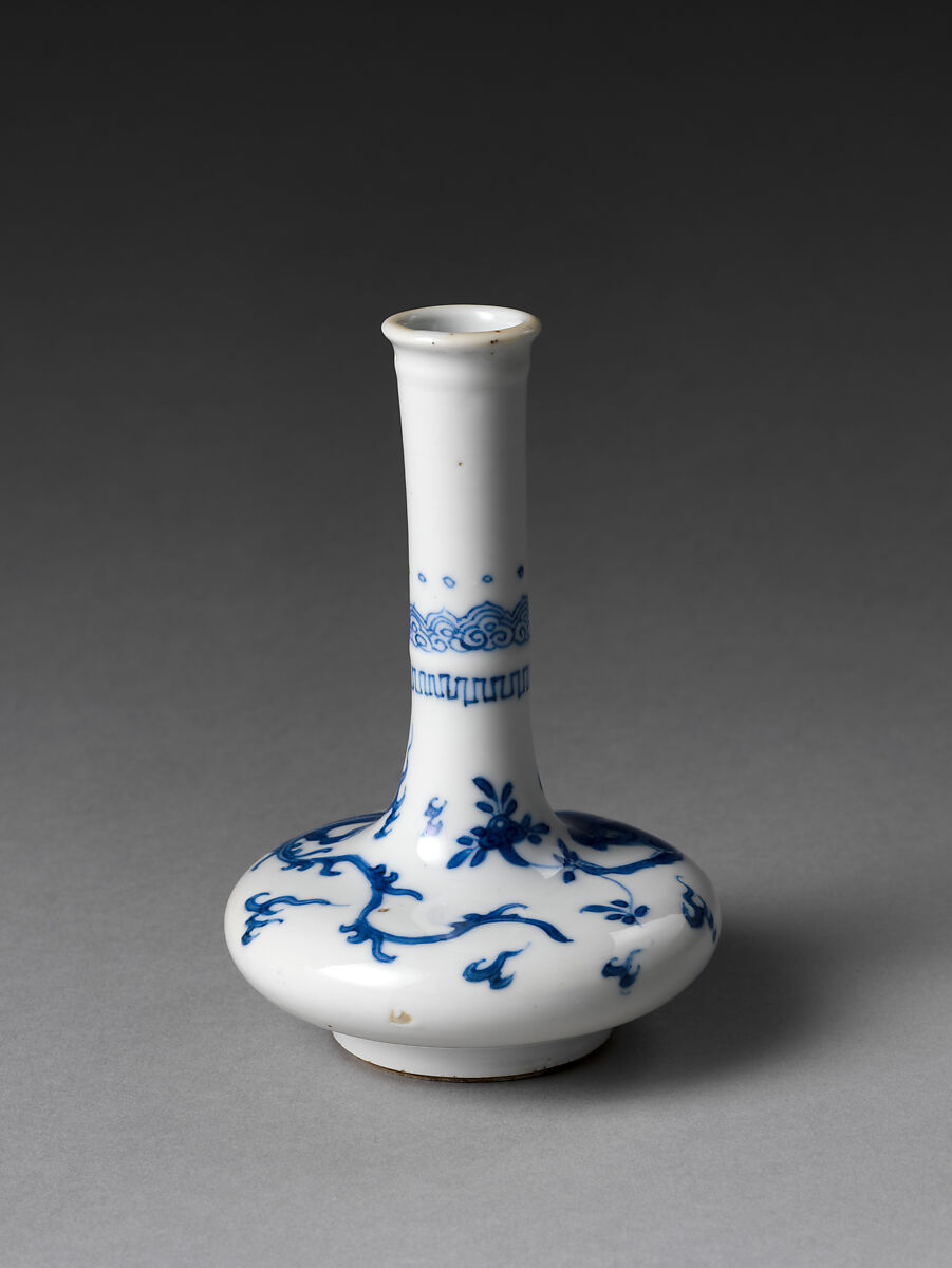 Bottle with Dragon Chasing Pearl, Porcelain painted with cobalt blue under transparent glaze (Jingdezhen ware), China