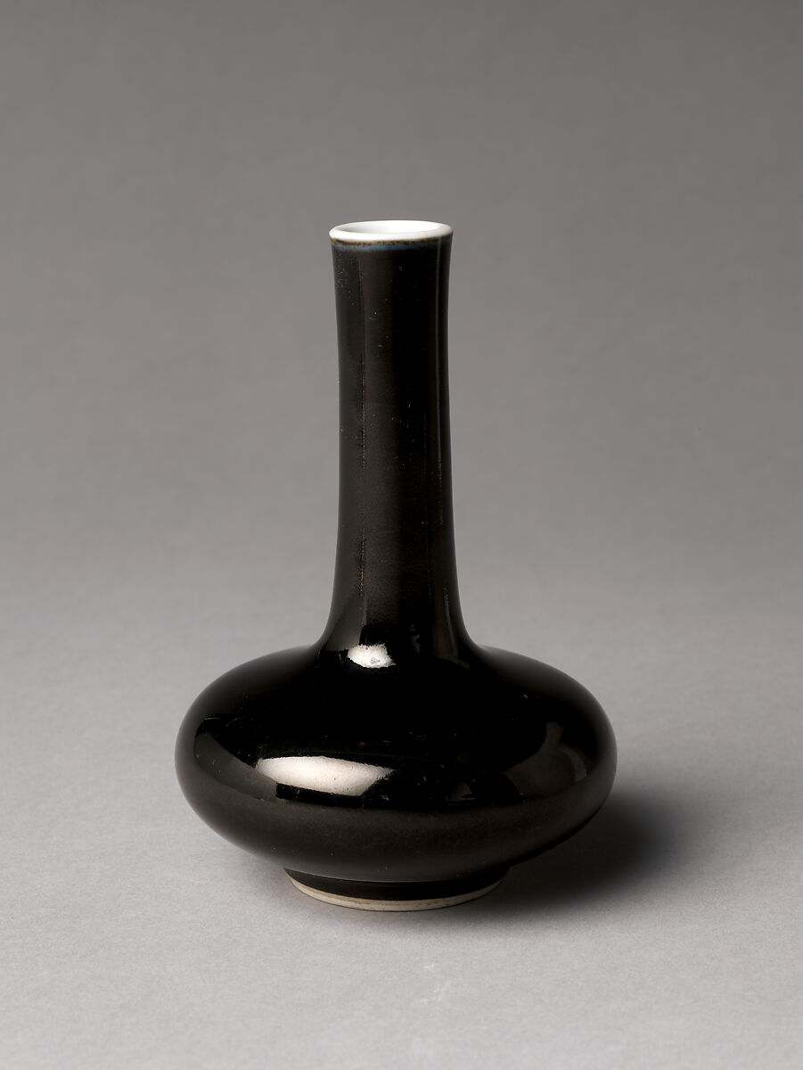 Vase, Porcelain with black glaze (Jingdezhen ware), China