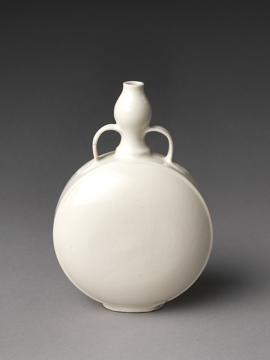 Moon-Shaped Bottle, Soft-paste porcelain with incised decoration under ivory glaze (Jingdezhen ware), China 
