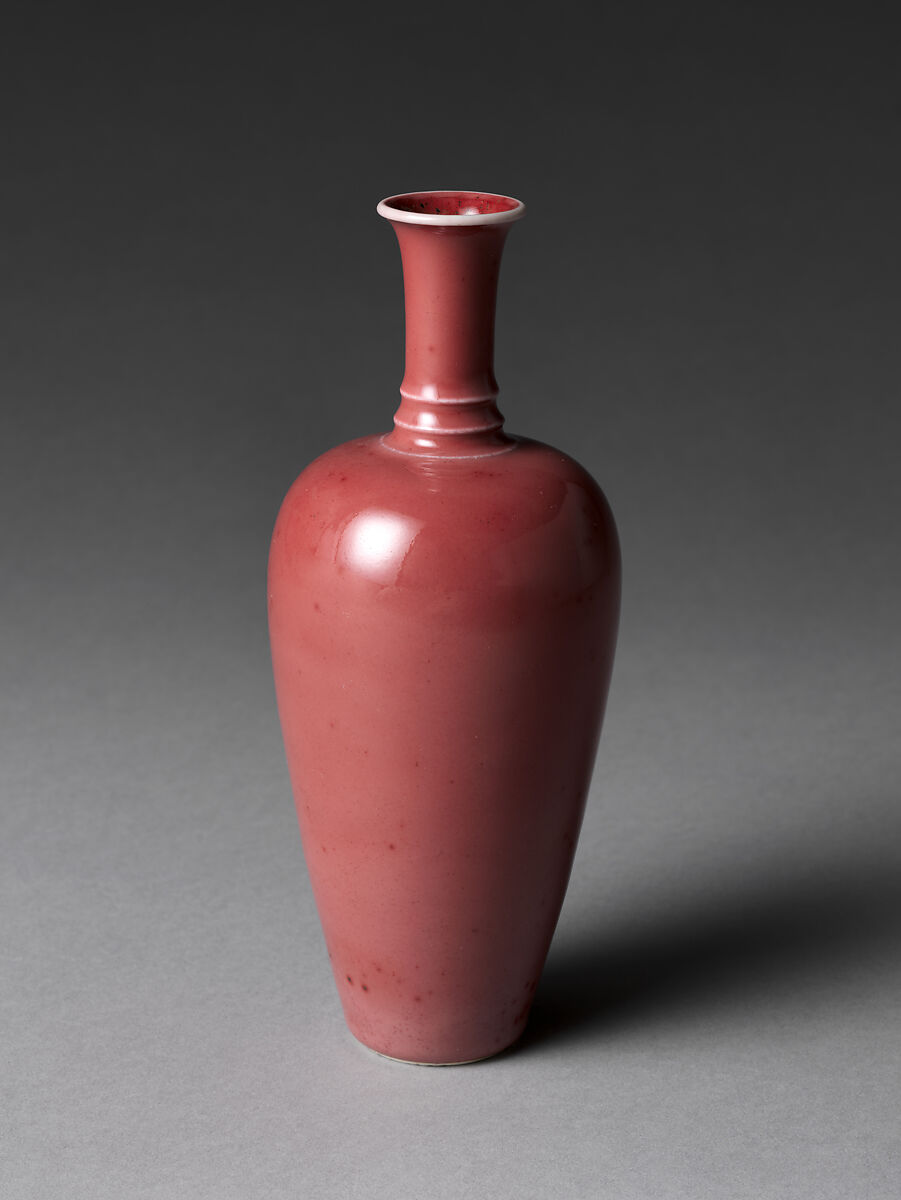 Vase, Porcelain with peach-bloom glaze (Jingdezhen ware), China
