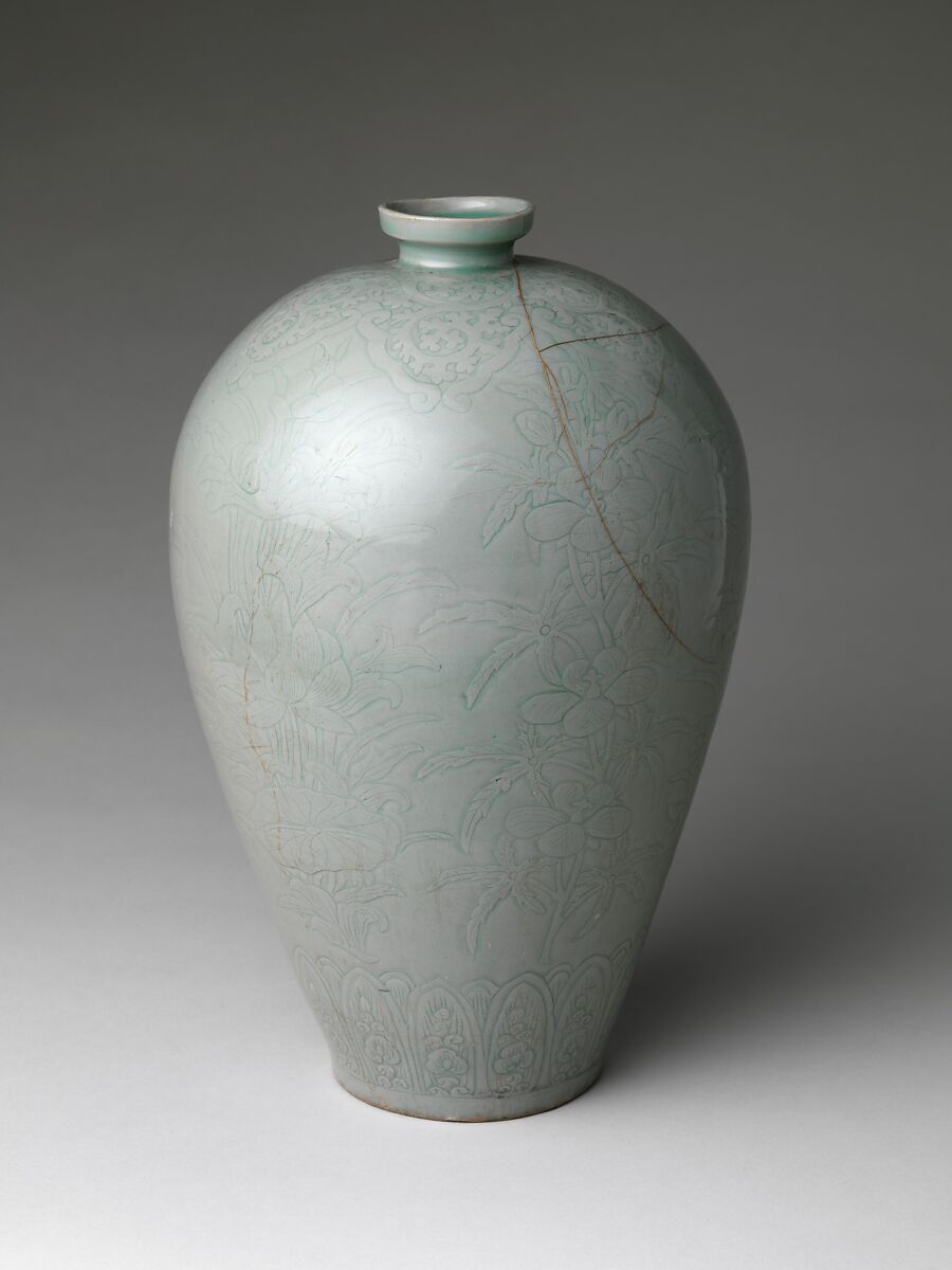 Maebyeong with lotus decoration, Stoneware with carved and incised design under celadon glaze, Korea