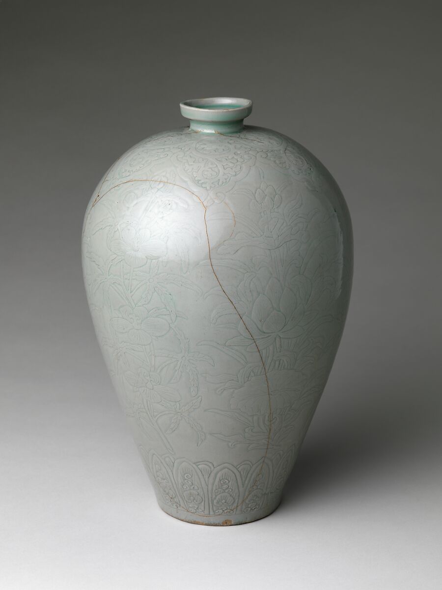 Maebyeong with lotus decoration, Stoneware with carved and incised design under celadon glaze, Korea