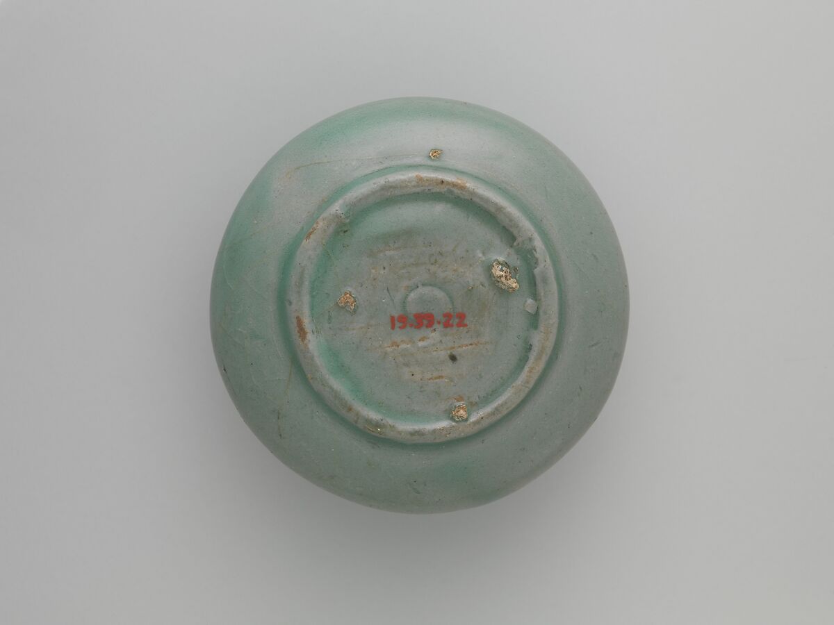 Oil bottle decorated with peony leaves, Stoneware with inlaid design under celadon glaze, Korea