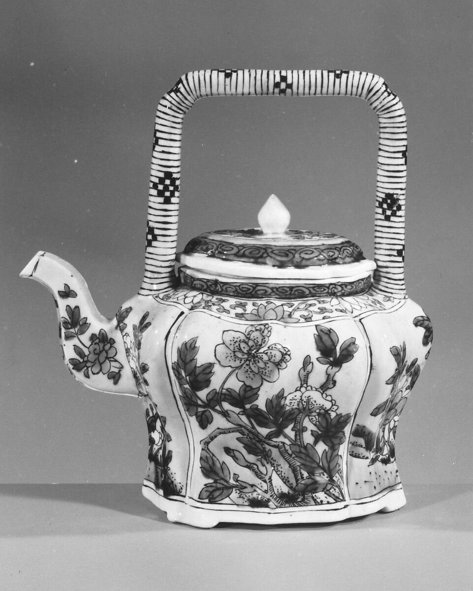 Winepot with Cover, Porcelain painted in enamels on the biscuit (famille juane), China 