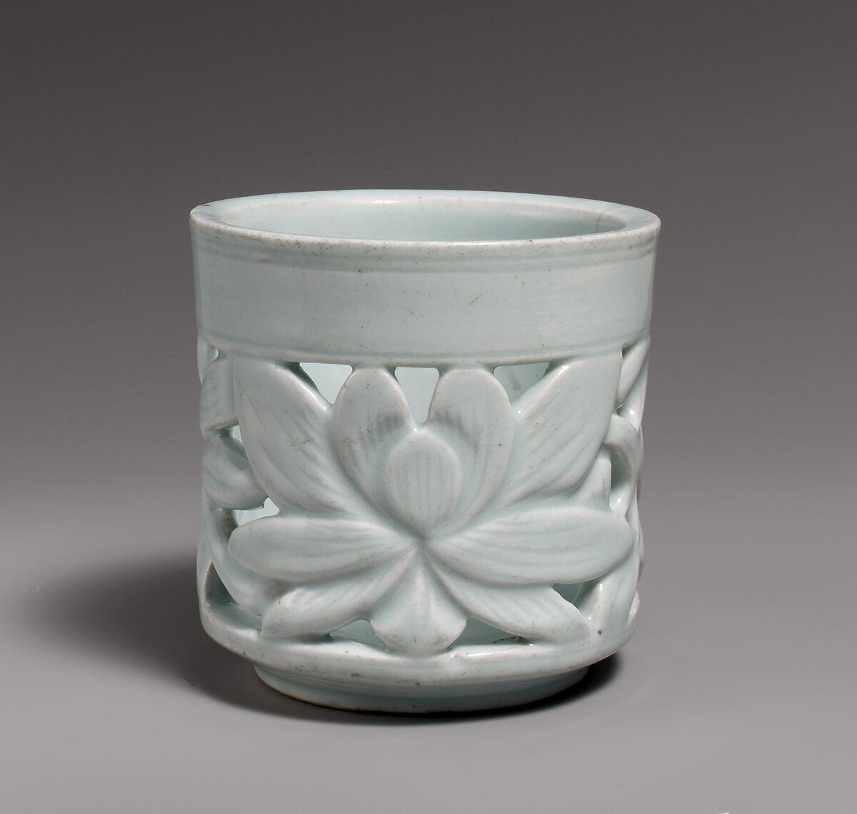 Brush holder with lotus decoration, Porcelain with openwork design, Korea 