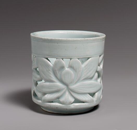 Brush holder with lotus decoration

