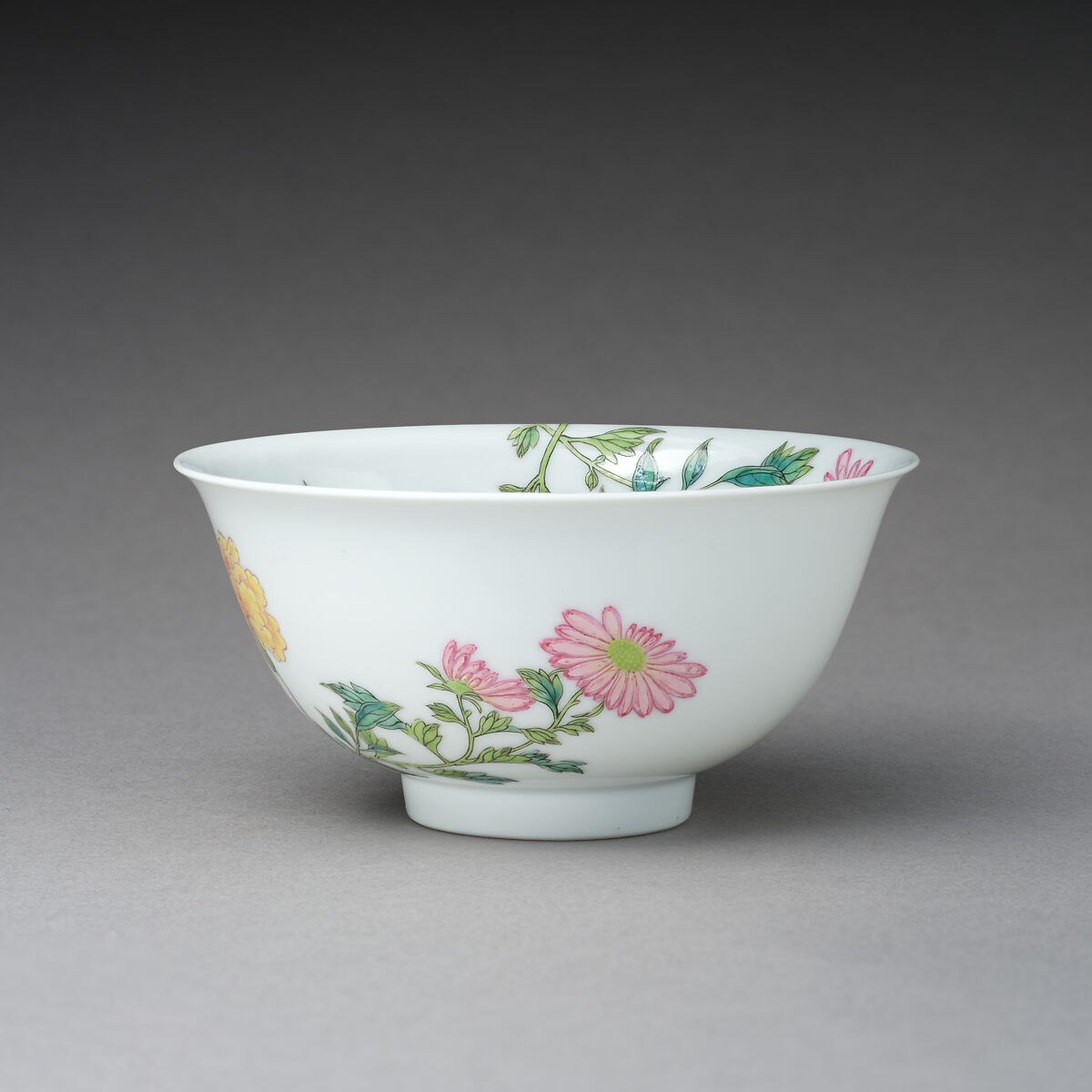 Bowl with flowers, Porcelain painted in overglaze polychrome enamels (Jingdezhen ware), China