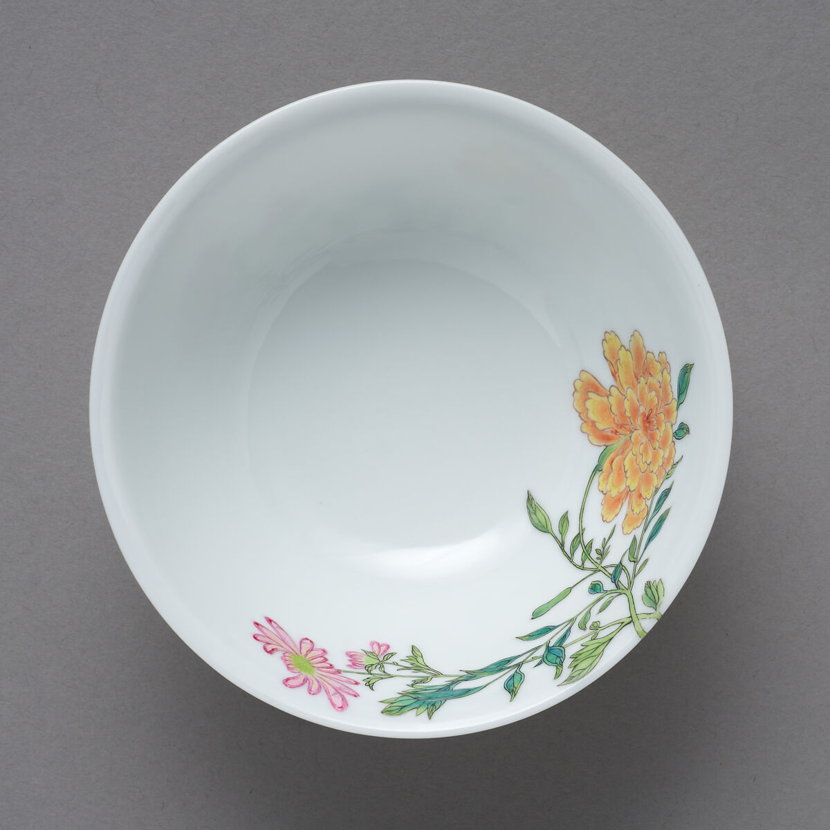 Bowl with flowers, Porcelain painted in overglaze polychrome enamels (Jingdezhen ware), China