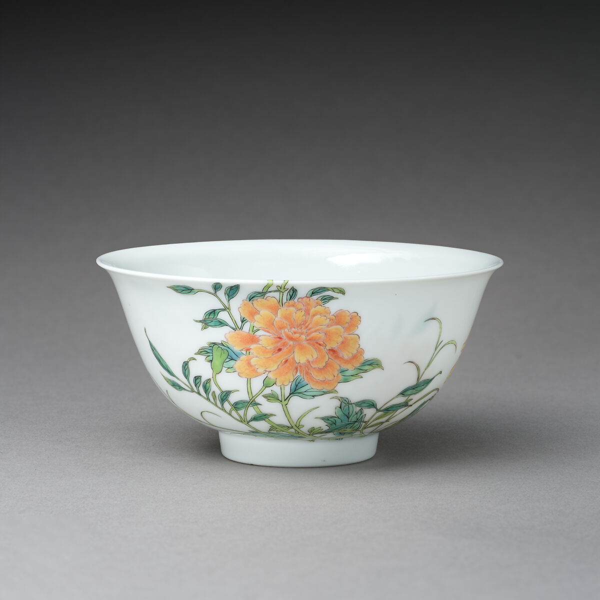 Bowl with flowers, Porcelain painted in overglaze polychrome enamels (Jingdezhen ware), China